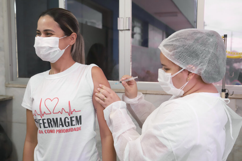 Cerca de 4 mil pessoas ja foram vacinadas contra covid 19 esta semana em Aracaju