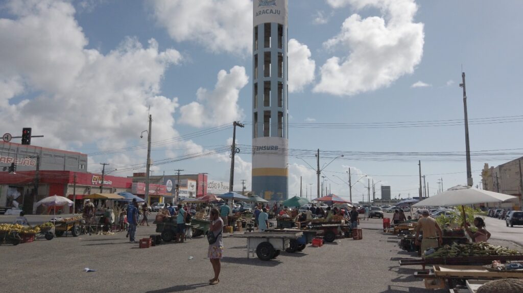 Cerca de 50 ambulantes sao retirados do Centro de Aracaju prefeitura diz que fara cadastramento