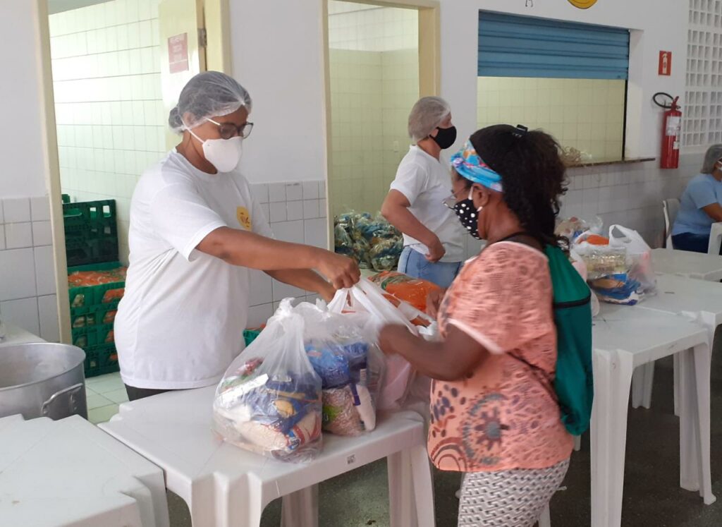 Cestas basicas serao distribuidas pela Secretaria de Educacao a partir de terca 2 confira cronograma