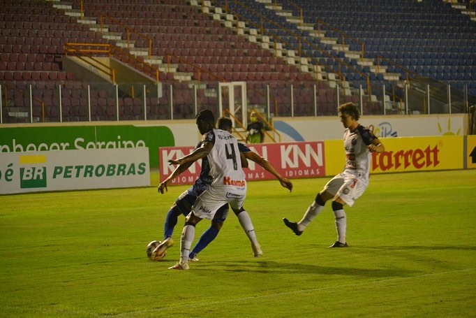 Com-gol-no-último-minuto-Confiança-perde-de-virada-para-Operário-em-casa