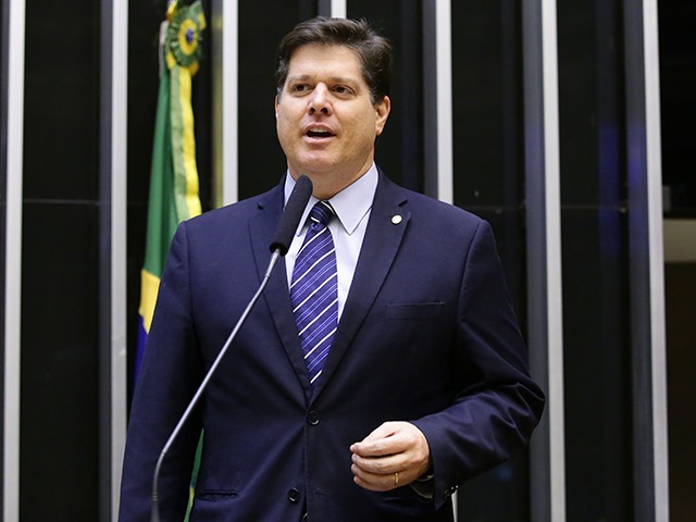 Com novos apoios a Baleia Rossi na Camara Bolsonaro paralisa reforma ministerial