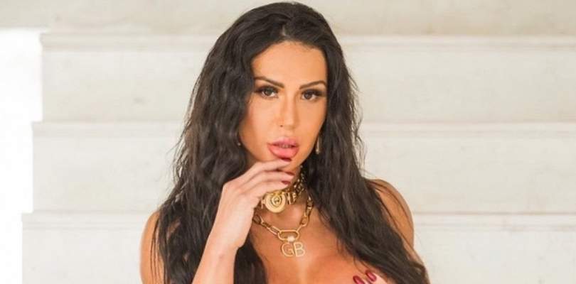 Completamente-nua-Gracyanne-Barbosa-mostra-vídeo-de-ensaio-sensual-assista