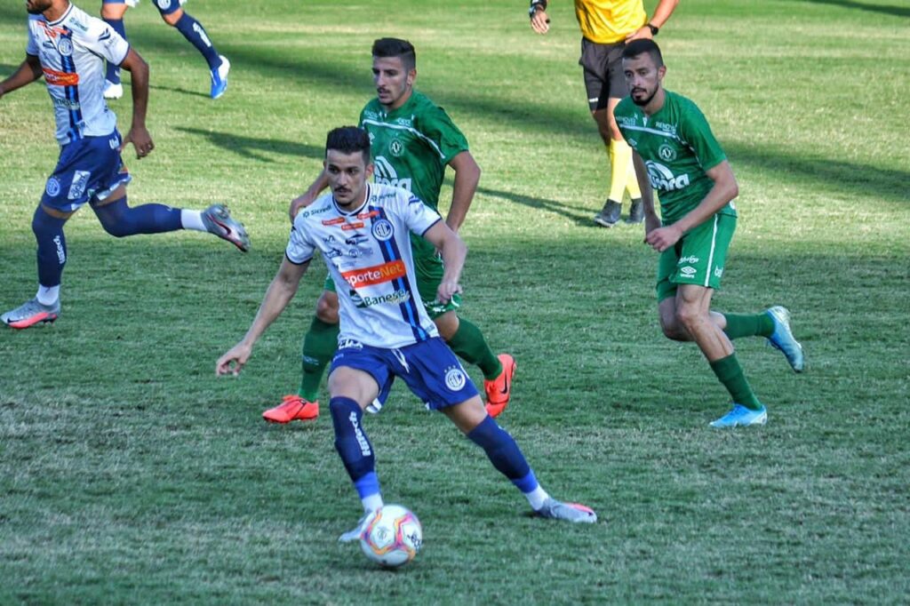 Confianca perde para a Chapecoense mas confirma permanencia na Serie B do Brasileirao 2021