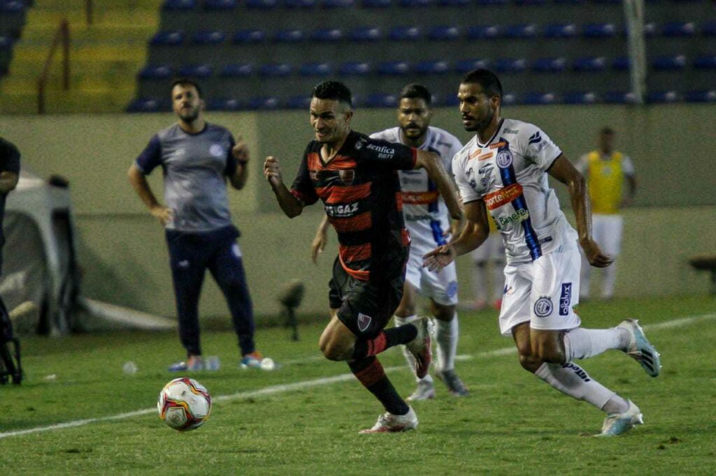 Confianca respira na Serie B com vitoria sobre rebaixado Oeste