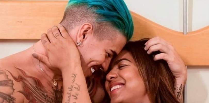 De joelhos Biel pede Tays Reis oficialmente em namoro com anel de compromisso veja video