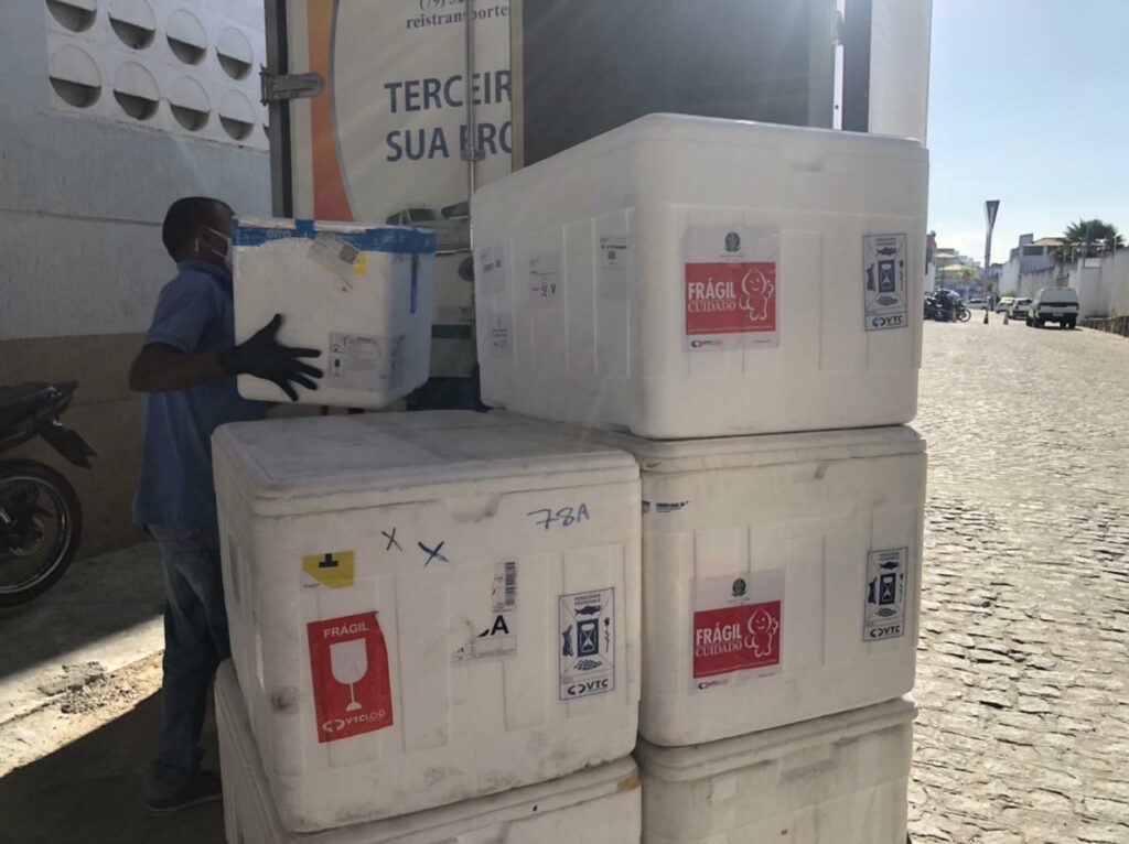 Distribuicao e vacinacao contra covid 19 comeca nesta terca 19 em Sergipe