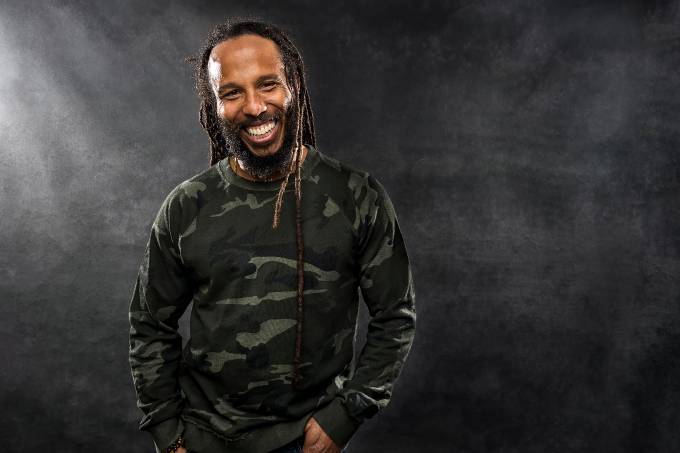 E errado prender por causa da maconha diz cantor Ziggy Marley filho de Bob Marley