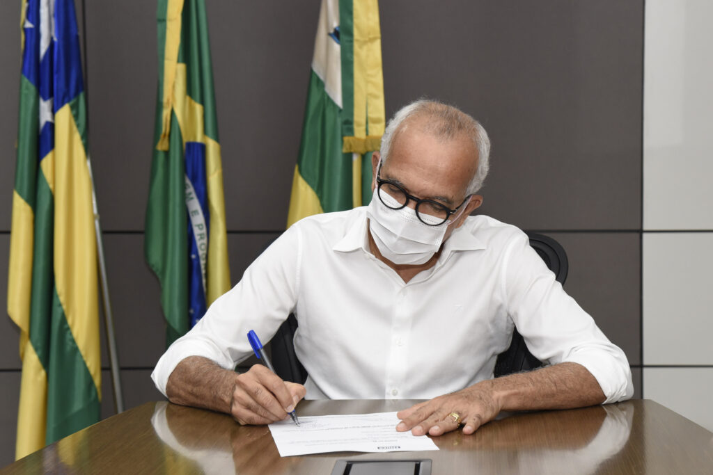 Edvaldo autoriza licitacao de R 17 milhoes para obra de ampliacao da ponte do Rio Poxim