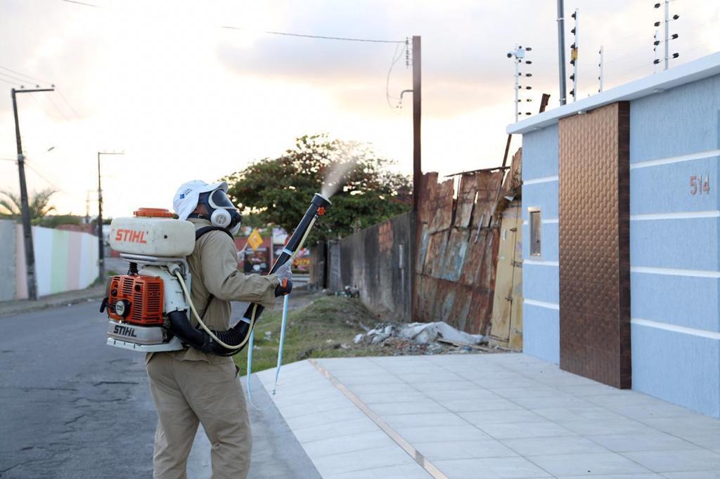 Equipes fazem fumace costal e mutirao para combater ao Aedes aegypti em Aracaju