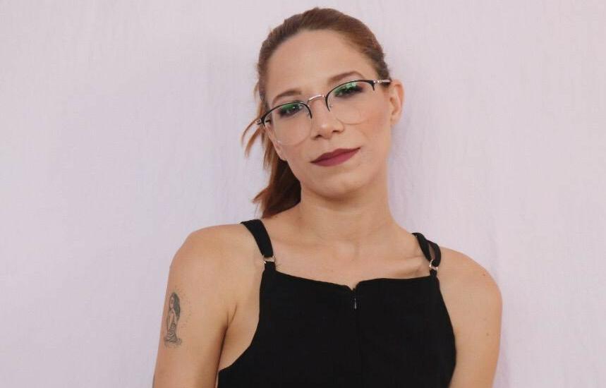 Escritora sergipana lanca seu primeiro livro que mistura criacoes galacticas e sentimentos