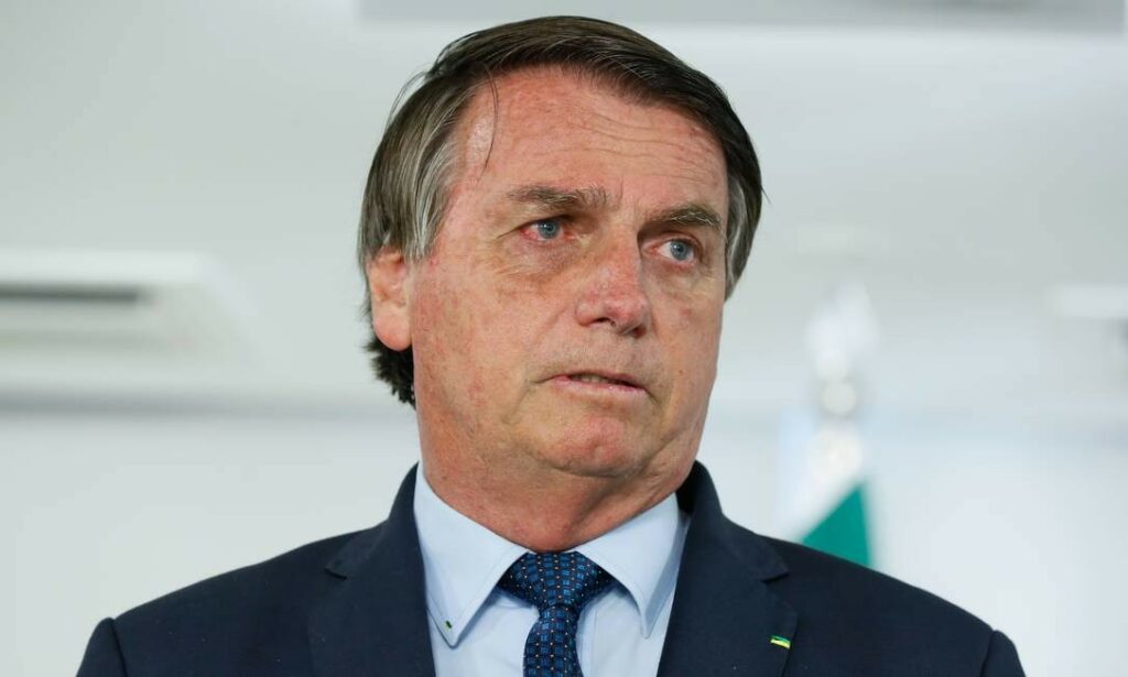 Ex procuradores da PGR apontam crime de Bolsonaro na pandemia e pedem a Aras para denuncia lo