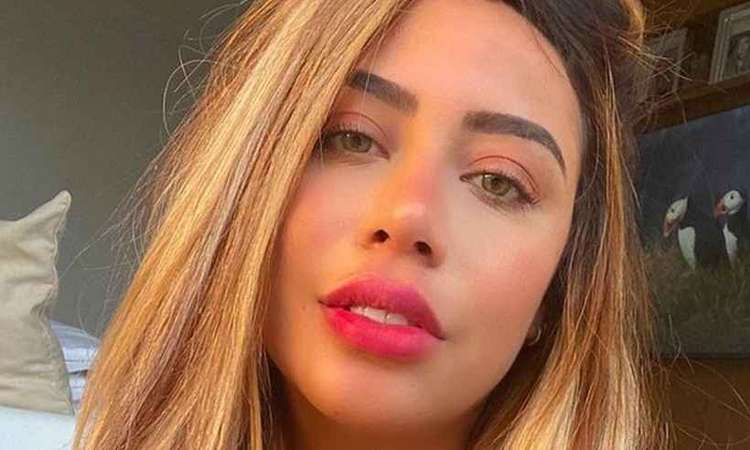 Fas acusam irma de Neymar de abusar do Photoshop em cliques de biquini