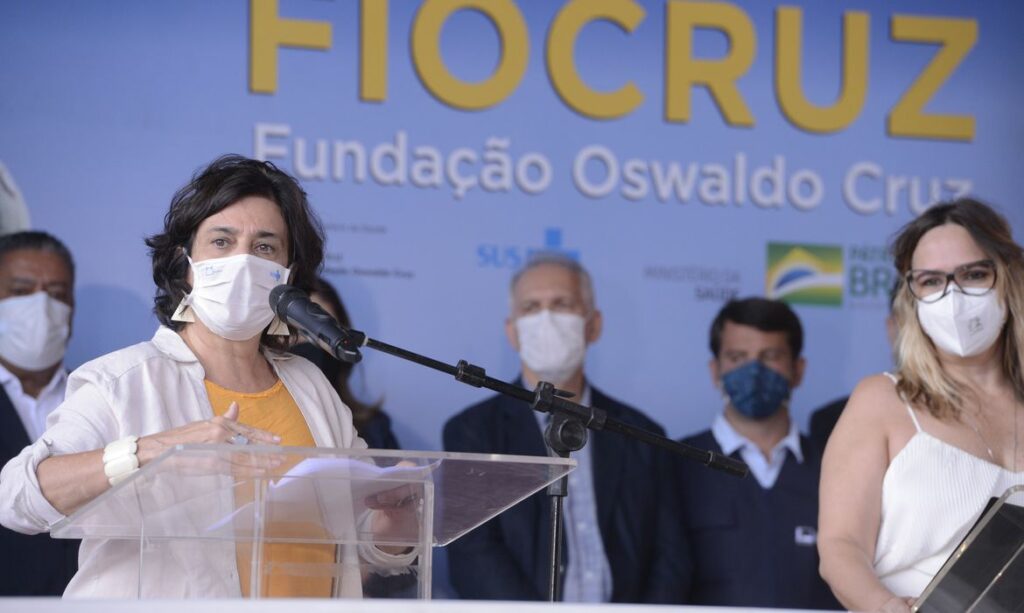 Fiocruz negocia mais 15 milhoes de doses de vacina da AstraZeneca
