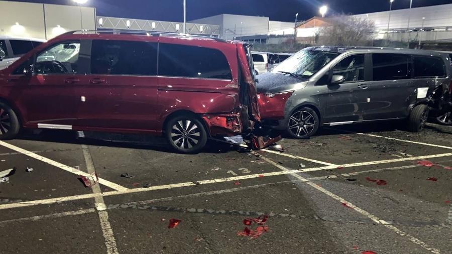 Funcionario demitido da Mercedes invade fabrica com trator e gera prejuizo de 128 milhoes