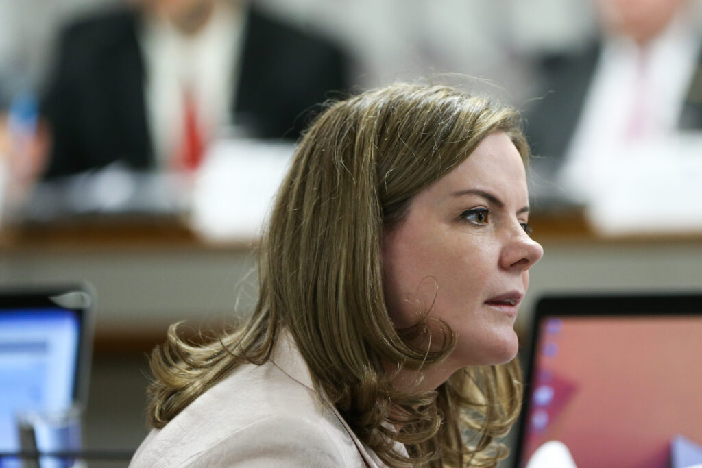 Gleisi-Hoffmann-diz-que-possível-apoio-do-PT-a-MDB-eleição-da-Câmara-é-para-combater-o-‘mal-maior’-de-Bolsonaro