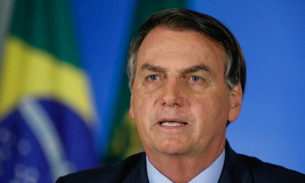 Governo Bolsonaro gasta quase R 90 mi em remedios ineficazes para covid 19 mas ainda nao pagou Butantan por vacinas diz jornal