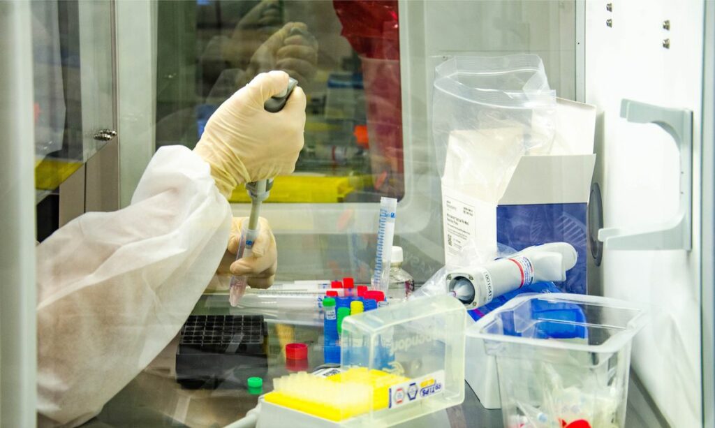 Governo corta beneficios fiscais para pesquisa cientifica e atinge projetos de Butantan e Fiocruz na pandemia