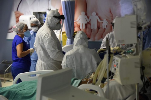 Governo do Amazonas pede ajuda para transferir 61 recem nascidos para outros estados por falta de oxigenio nos hospitais