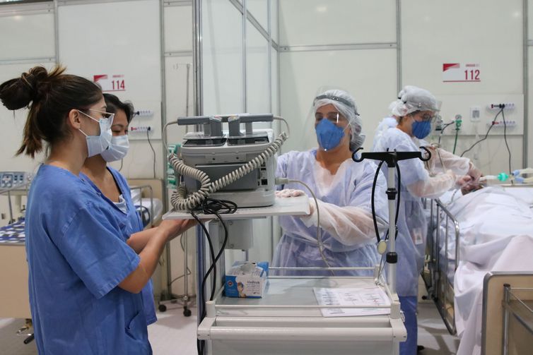 Governo nao previu toda a verba para pagar medicos residentes na pandemia diz colunista