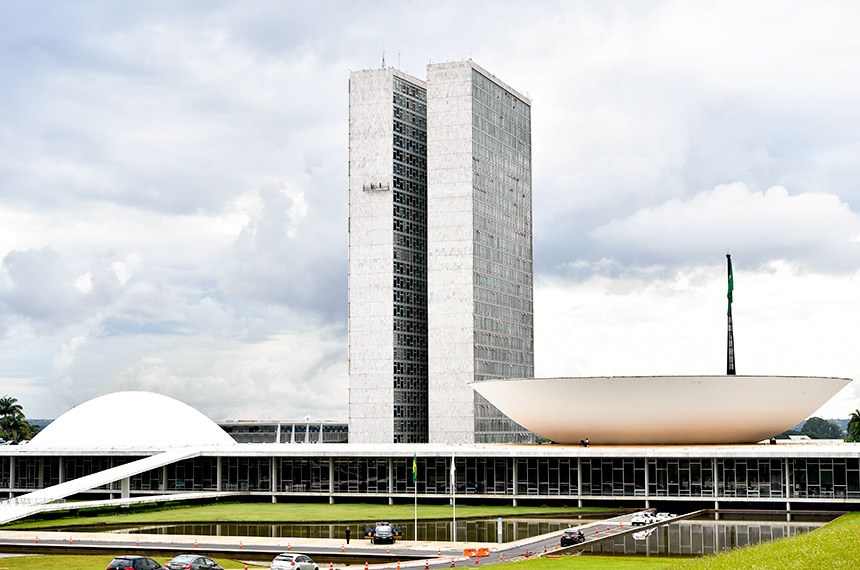 Governo repassou milhoes de verba extra a caciques do Congresso por troca de votos diz jornal