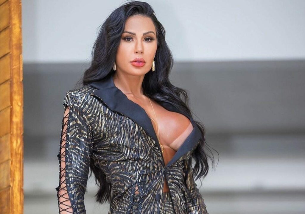 Gracyanne Barbosa comeca ano de levantando peso veja video