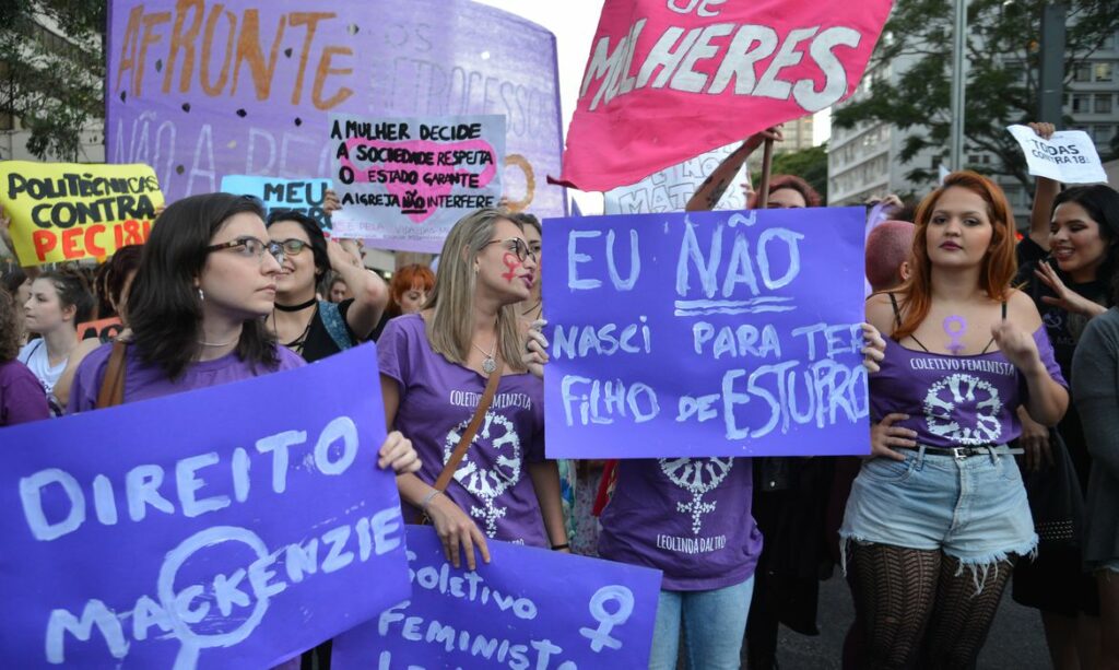 Grupo-de-brasileiras-já-ajudou-1.700-mulheres-a-abortarem-legalmente-no-Brasil-e-no-exterior