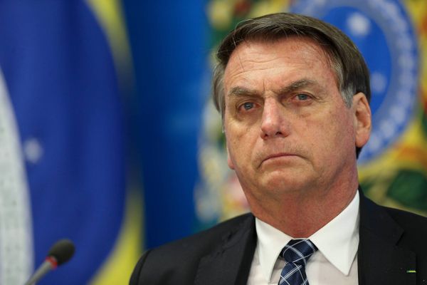 Grupos de direita e esquerda convocam carreatas pelo impeachment de Bolsonaro