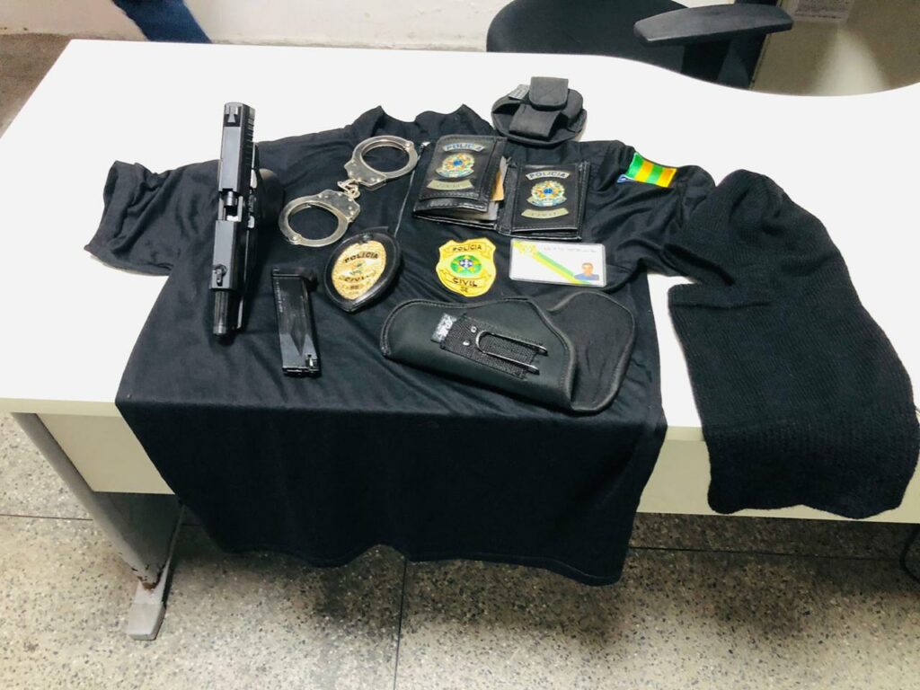 Homem e preso apos se passar por policial e cobrar para fazer a seguranca de estabelecimentos no Porto Dantas