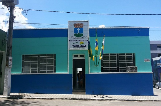 Homem invade gabinete do prefeito de Itabaiana e tenta intimidar primeira dama