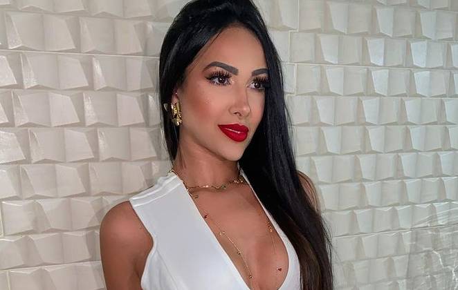 Influenciadora e internada em estado grave apos fazer lipoaspiracao