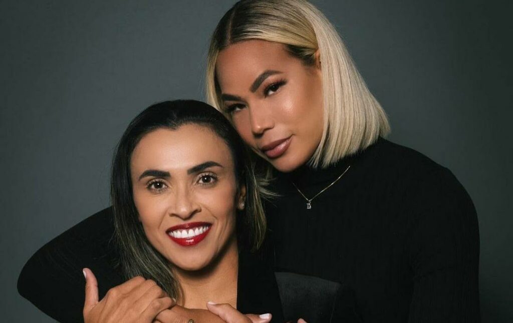 Jogadora Marta Silva anuncia noivado com Toni Deion