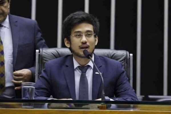MBL ve condicoes para saida de Bolsonaro e compara com impeachment de Collor