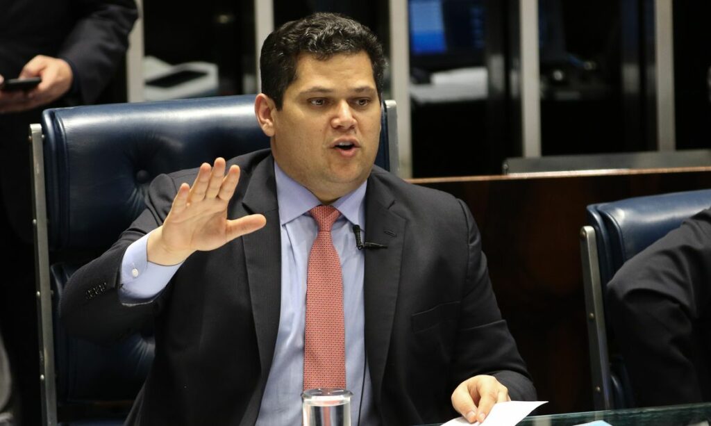 MDB age para evitar apoio do PT a candidato de Alcolumbre no Senado diz jornal