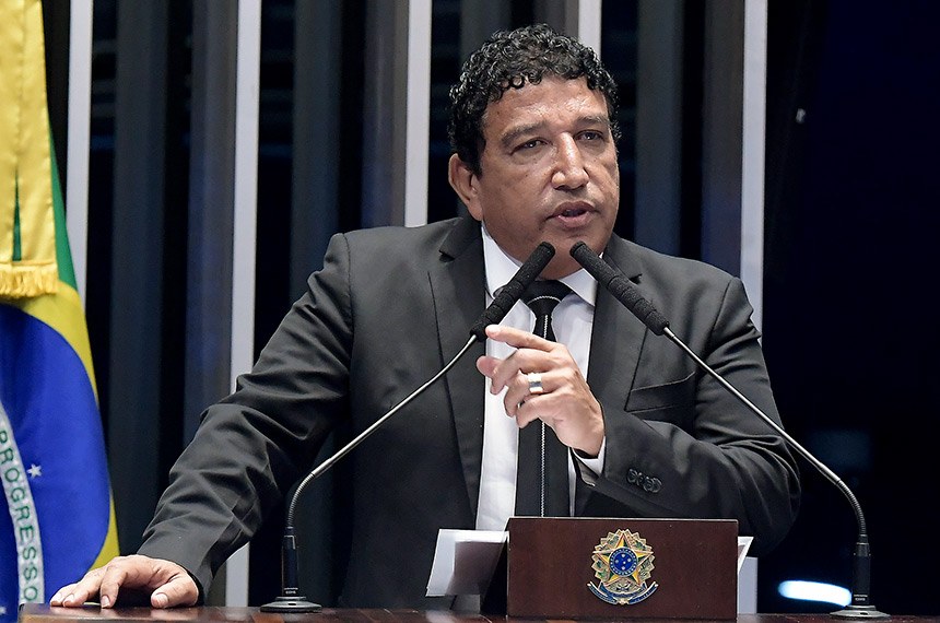 Magno-Malta-diz-que-teve-celular-clonado-após-postagem-com-foto-de-pênis-em-rede-social