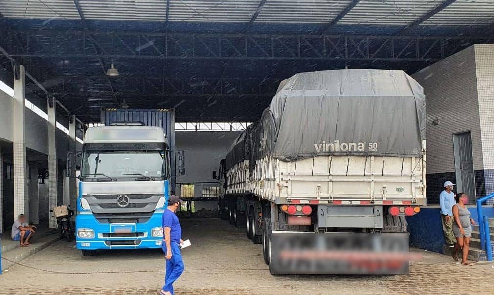 Mais-de-R$-2-milhões-em-mercadorias-são-apreendidos-na-BR-101-em-Propriá