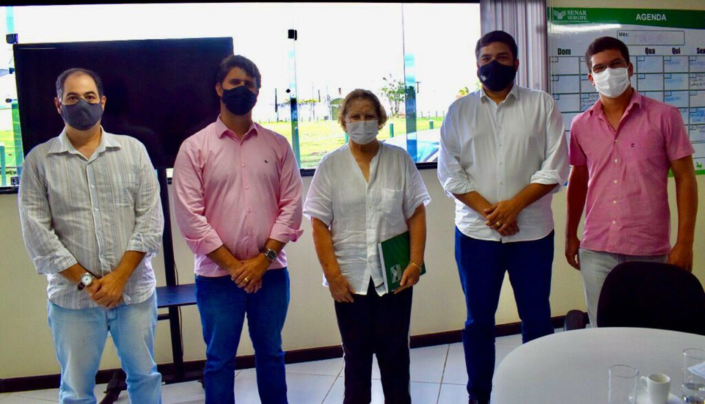 Maria do Carmo discute demandas do setor agropecuario com representantes da Faese