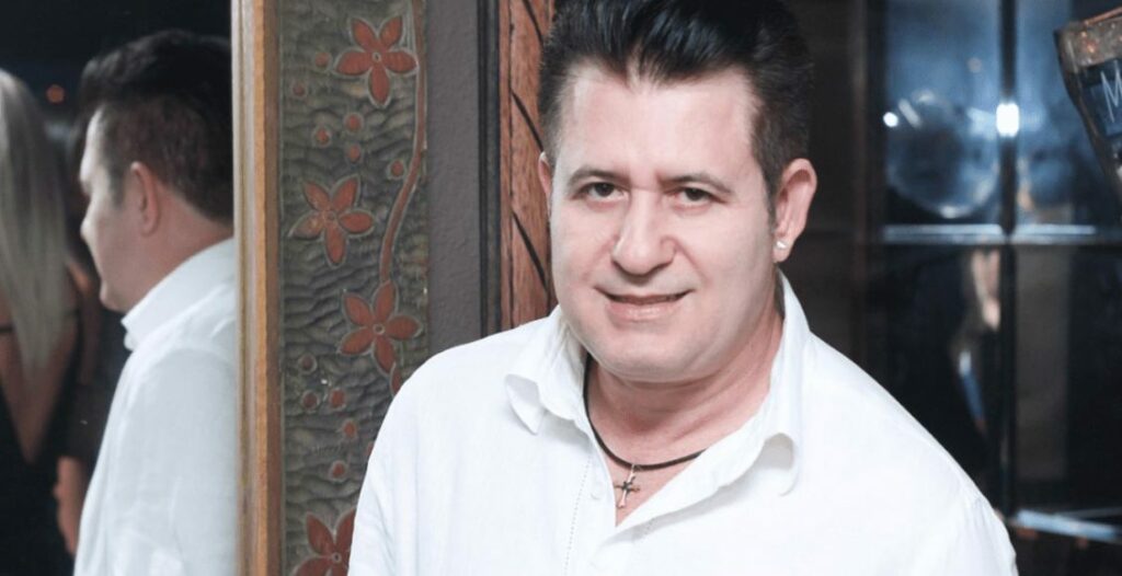 Marrone faz show com aglomeracao e casa lotada veja video