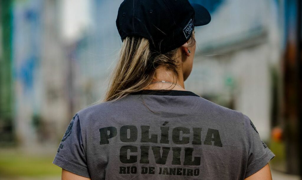 Menina de cinco anos morre apos ser atingida por tiro durante fogos no Rio