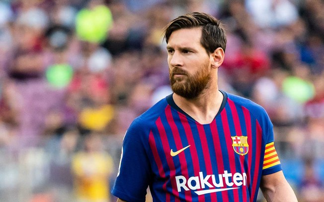Messi e multado em R 4 mil por homenagem a Maradona durante Campeonato Espanhol