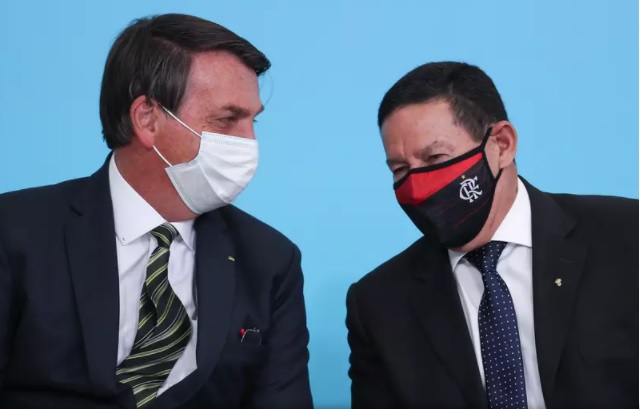 Militares tentam reaproximar Bolsonaro e Mourao diz colunista