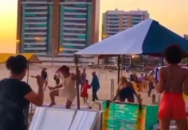 Mulheres destroem barraca de praia durante confusao na Orla de Aracaju veja video