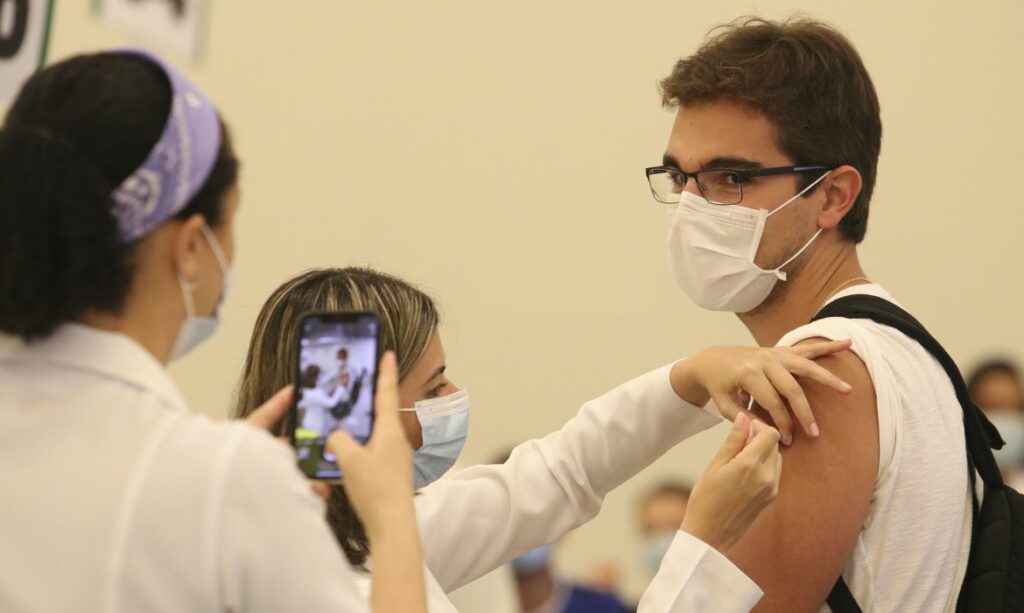 Numero de casos de covid 19 chega a 875 milhoes no Brasil