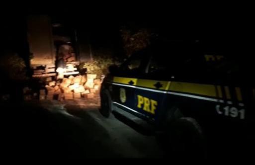 PRF SE liberta motorista de caminhao e recupera carga roubada avaliada em mais de R 242 mil