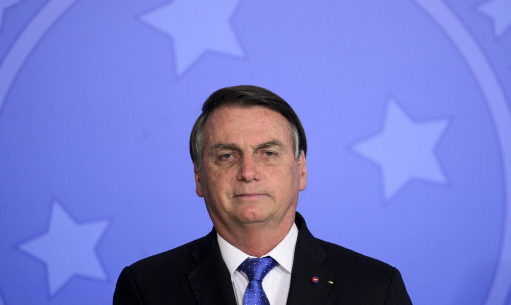 Planalto decreta sigilo de ate cem anos ao cartao de vacinacao de Bolsonaro