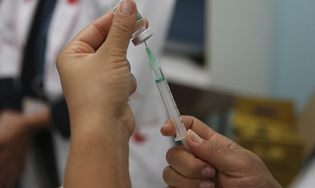 Primeira-remessa-de-vacinas-contra-covid-19-deve-acabar-até-31-de-janeiro-na-maioria-das-capitais-diz-jornal