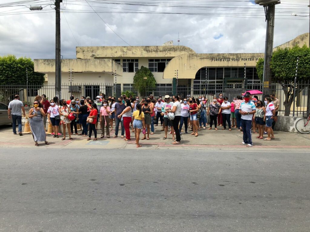Professores de Tobias Barreto protestam em ato publico para receber salarios de dezembro