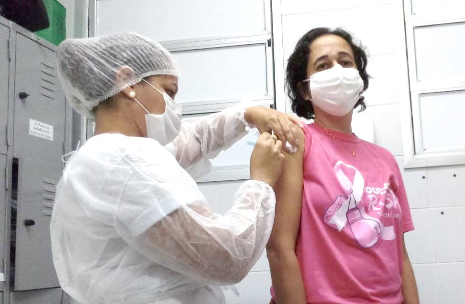 Profissionais da saude de Itabaiana Estancia e Gloria sao vacinados contra covid 19