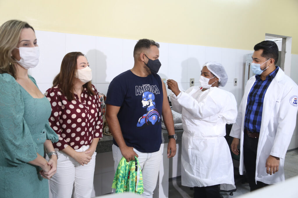 Profissionais que trabalham com analises contaminadas pelo coronavirus em Aracaju