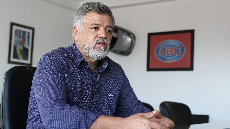 Querem capitalismo mas dependem de ajuda do Estado diz presidente de sindicato sobre saida da Ford do pais