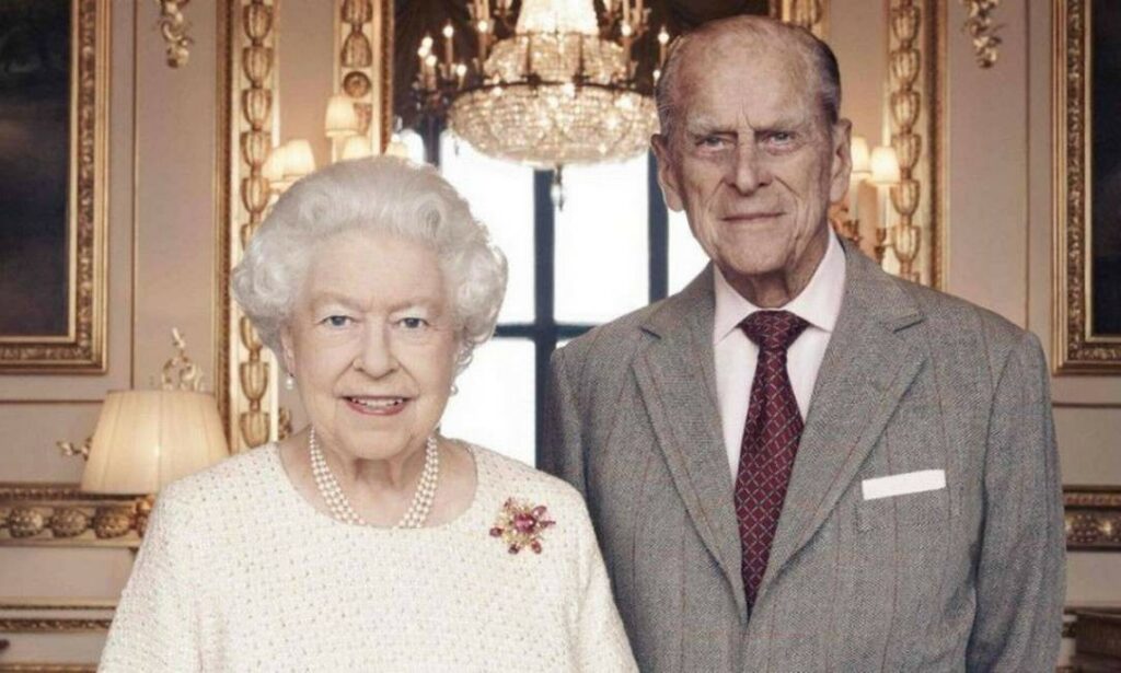 Rainha Elizabeth II e principe Phillip sao vacinado contra covid 19